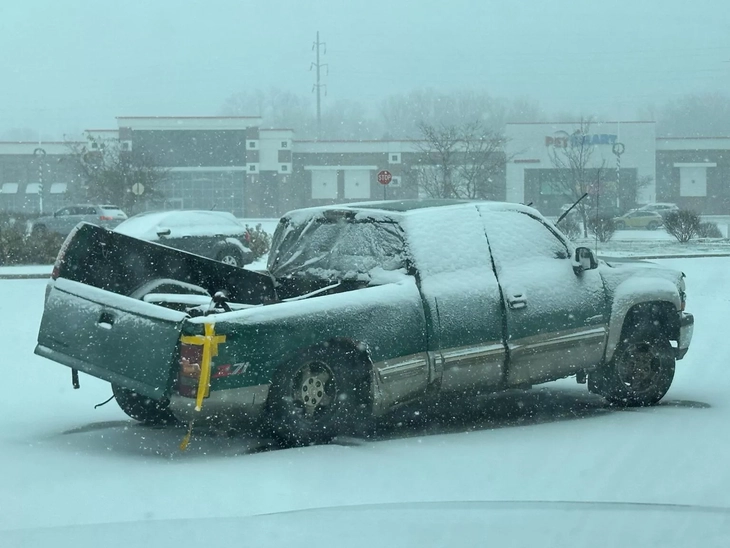 Xe cũ nát bỗng hot toàn mạng: Gần như gãy đôi vẫn chạy suốt 25 năm, cái kết ấm lòng người - Ảnh 4.
