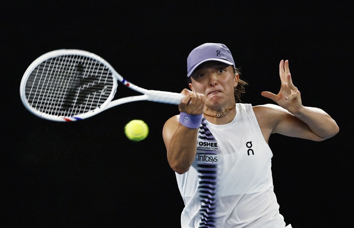 Ngỡ ngàng với pha bóng xoáy ngược hiếm gặp tại Giải Úc mở rộng 2026 - Ảnh 1.