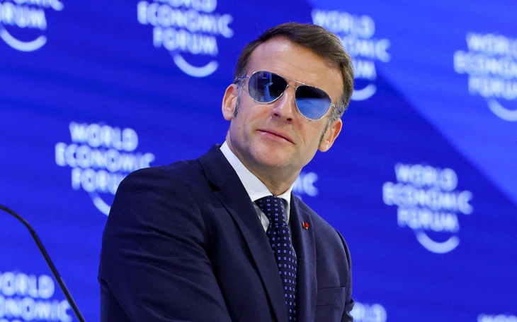 Tổng thống Macron đeo kính râm tại Davos, hãng kính Pháp ‘vỡ trận’ vì đơn đặt hàng - Ảnh 3.