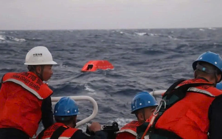 Phà chở hơn 340 người chìm ở Philippines - Ảnh 2.