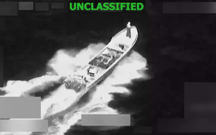 Tàu chiến Mỹ cập cảng Campuchia, đậu cùng tàu Trung Quốc - Ảnh 2.