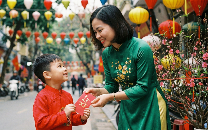 Tiền lì xì của con, ba mẹ sẽ làm gì: Giữ hộ hay giữ luôn? - Ảnh 3.