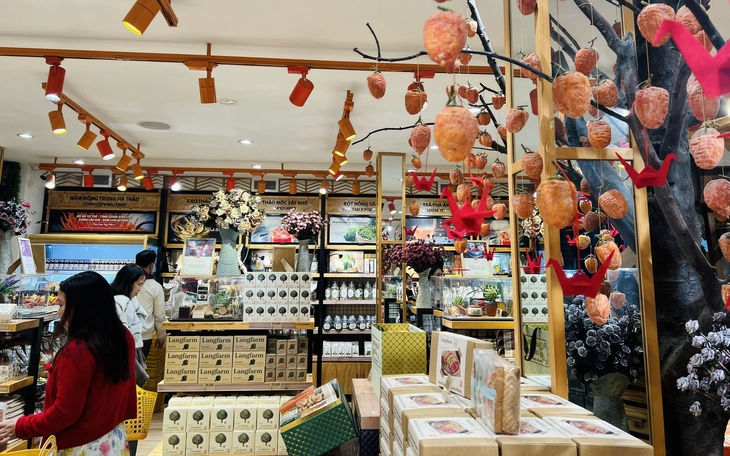 Có gia đình ăn uống 500.000 đồng/ngày Tết vẫn đủ, người nói 'chẳng thấm vào đâu' - Ảnh 3.