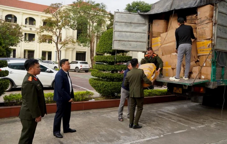 Mỹ phẩm giả được dán tem… chống hàng giả, đăng lên Shopee bán giá 100.000 đồng - Ảnh 2.