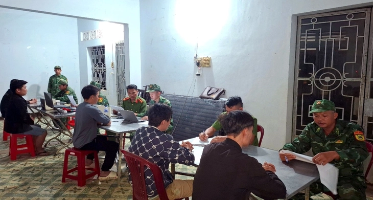 Bắt 5 người đàn ông nhập cảnh trái phép từ Campuchia vào Việt Nam - Ảnh 1.