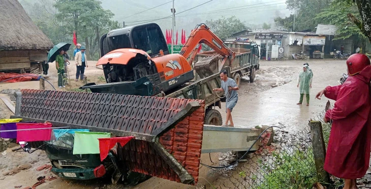 sập cổng chào - Ảnh 2.