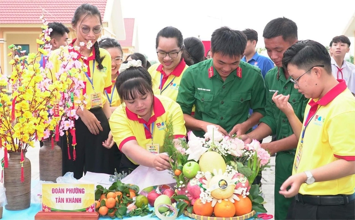 Xuân chiến sĩ thắt chặt tình quân dân - Ảnh 1. Xuân chiến sĩ - Ảnh 1.