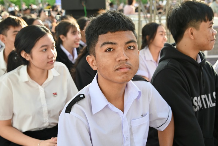 Học sinh Đắk Lắk hào hứng 'mở bản đồ tương lai' tại ngày hội tư vấn tuyển sinh - Ảnh 6.