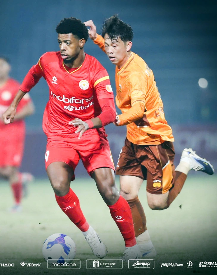 Trung vệ Hiểu Minh được đồng đội tri ân ở Cúp Quốc gia - Ảnh 2.