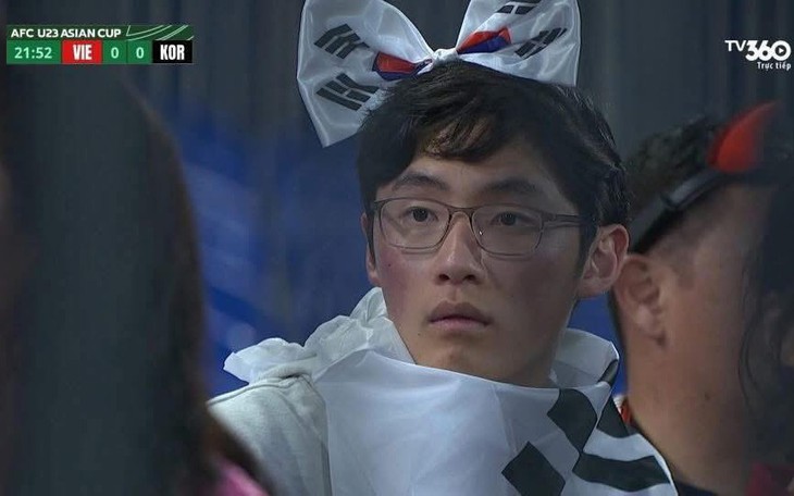 Cao Văn Bình mới lộ 'sít rịt' hiếm người hâm mộ biết - Ảnh 3.