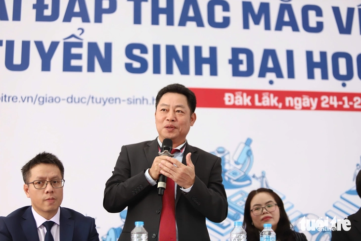 Học sinh Đắk Lắk 'thả tim' ban tư vấn, nhờ giúp chọn ngành phù hợp trước mùa tuyển sinh - Ảnh 14.
