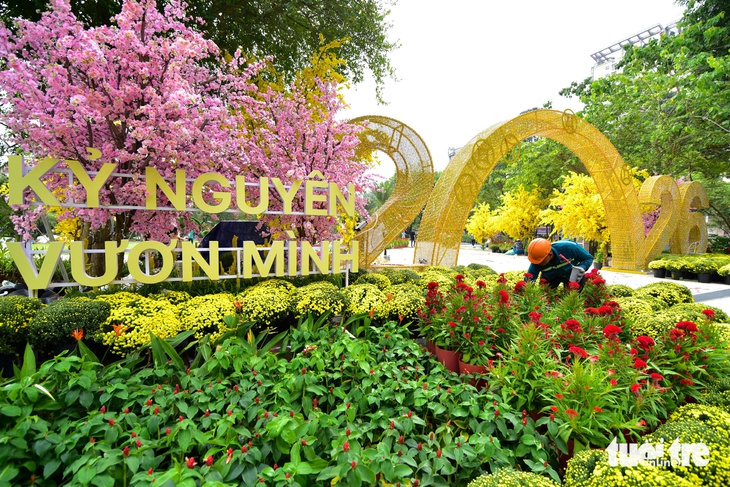 Khu đất nhà thi đấu Phan Đình Phùng đã thành công viên ngập tràn sắc hoa - Ảnh 1.