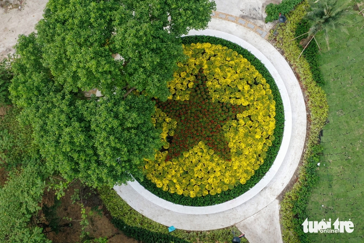 Khu đất nhà thi đấu Phan Đình Phùng đã thành công viên ngập tràn sắc hoa - Ảnh 4.