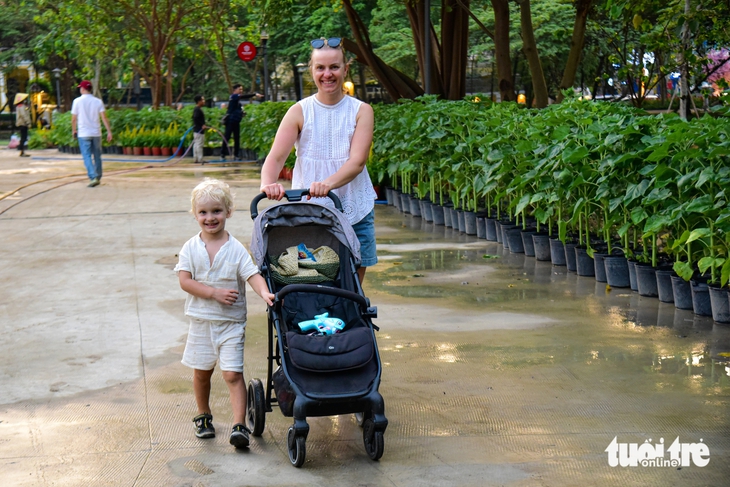 Khu đất nhà thi đấu Phan Đình Phùng đã thành công viên ngập tràn sắc hoa - Ảnh 11.