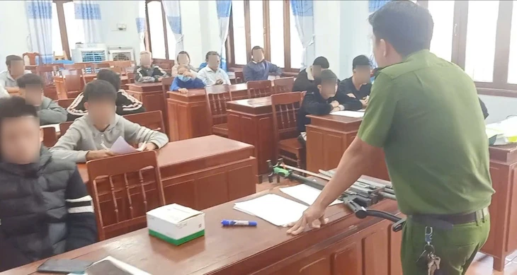 Bạn đọc ủng hộ công an giáo dục thanh thiếu niên 'hư' bằng cách chăm sóc nghĩa trang liệt sĩ - Ảnh 2.