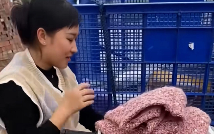 Lo đơn quà Tết 'mắc kẹt' tại kho vận chuyển - Ảnh 5.