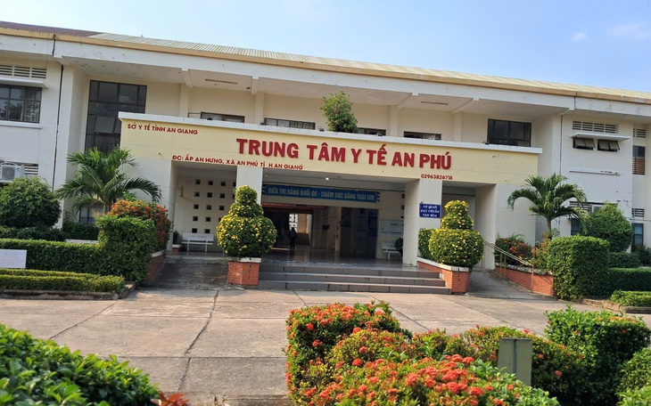 Thu hồi gần 6,7 tỉ đồng tiền thu nhập tăng thêm của cán bộ y tế An Phú - Ảnh 3.
