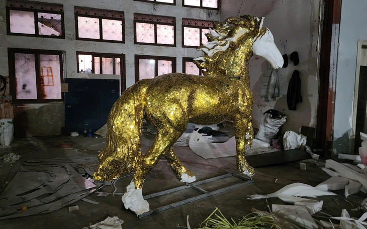 'Biến' linh kiện xe cũ thành mô hình ngựa giá chục triệu  đồng trang trí Tết Bính Ngọ - Ảnh 3.
