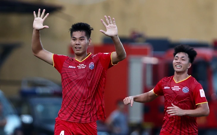 Ươm mầm cầu thủ trẻ: phải làm gì?: Cần đầu tư sân bãi, HLV giỏi - Ảnh 2.