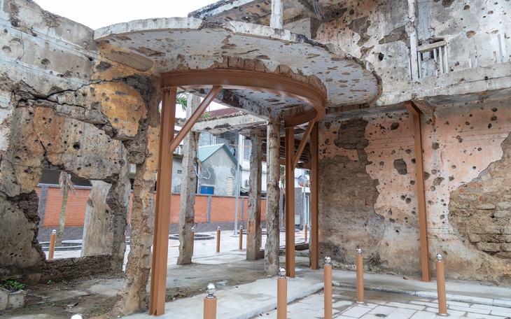 Mùng 4 Tết, khách về Thành cổ Quảng Trị thăm viếng vẫn đông cả ngày lẫn đêm - Ảnh 9.