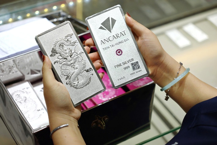 Giá vàng miếng SJC vượt 174 triệu đồng/lượng, giá bạc lên hơn 4 triệu đồng/lượng - Ảnh 3.