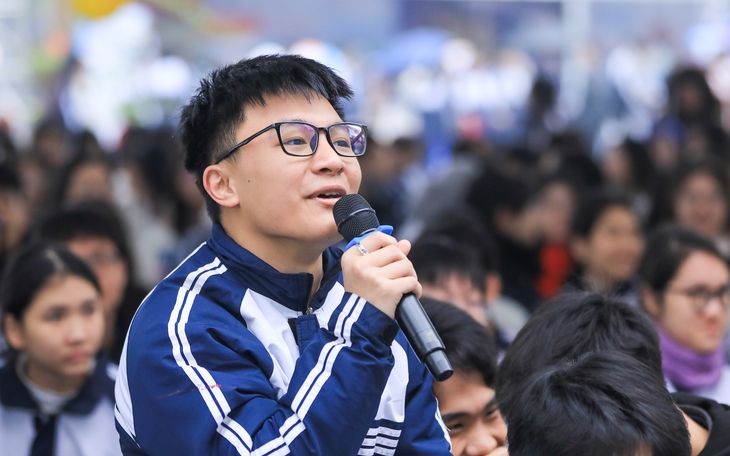 Học sinh Ninh Bình dự tư vấn tuyển sinh, gỡ rối chọn ngành, chọn trường - Ảnh 1.