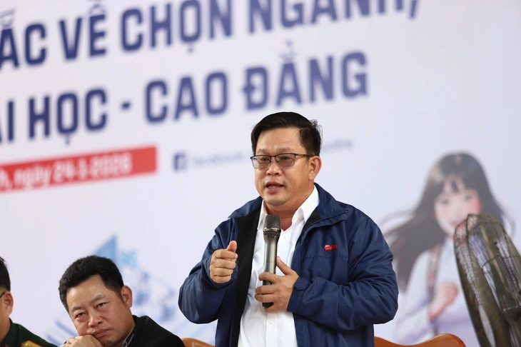 Băn khoăn ngành học tương lai, học sinh Khánh Hòa hỏi từ điện hạt nhân đến luật kinh tế - Ảnh 7.