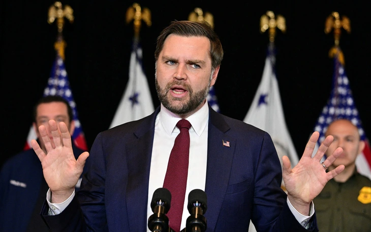 Canada đáp trả lời đe doạ đánh thuế 100% của ông Trump  - Ảnh 2.