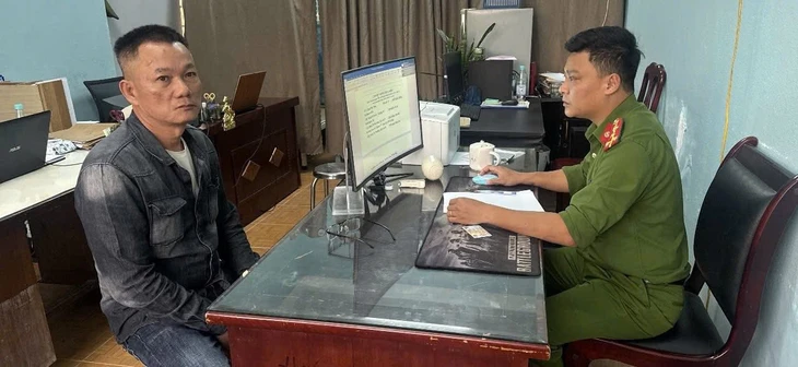 Người đánh tài xế Grab vì không được hút thuốc trong xe đã ra trình diện công an - Ảnh 2.