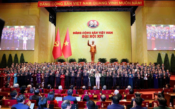 Tổng Bí thư Tô Lâm ký Chỉ thị 01 của Bộ Chính trị về triển khai thực hiện Nghị quyết Đại hội XIV - Ảnh 2.