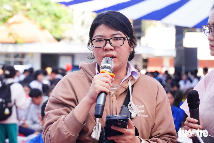 Học sinh lo lắng AI có thể thay thế con người trong tương lai, thầy cô trấn an - Ảnh 2.