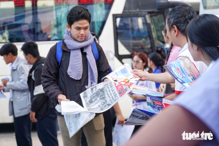 Học sinh lo lắng AI có thể thay thế con người trong tương lai, thầy cô trấn an - Ảnh 10.