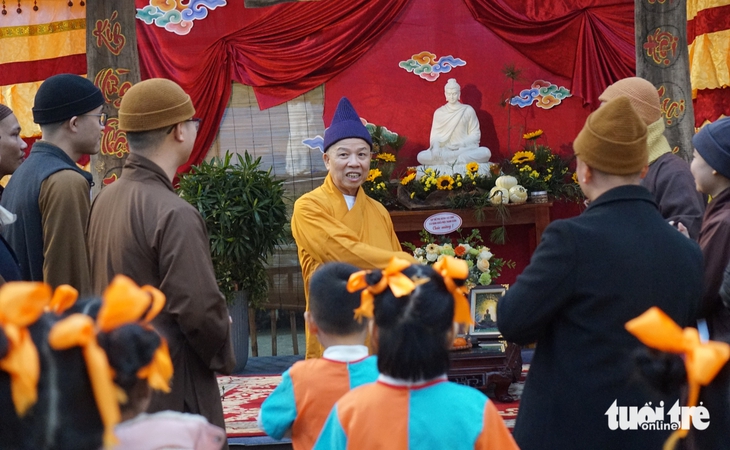 Tăng, ni sinh diễn văn nghệ, thi đấu thể thao, dựng trại kính mừng ngày Đức Phật thành đạo - Ảnh 4.