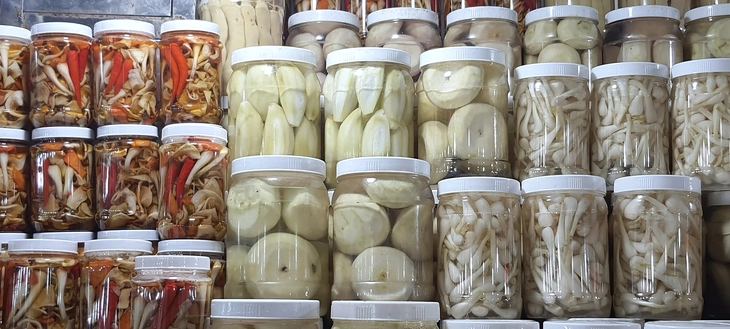 Săn đặc sản ăn chơi ngày Tết - Kỳ 1: Chát chát chua chua nhưng phải bỏ tiền mà mua - Ảnh 2. đặc sản - Ảnh 2.