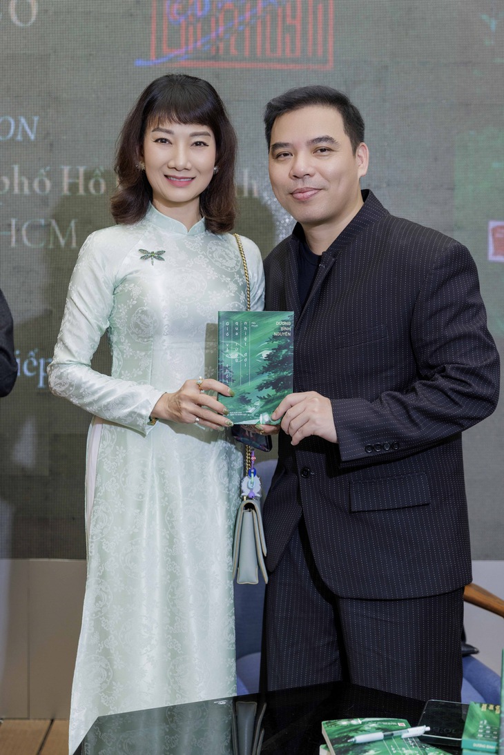 Ra mắt tiểu thuyết về tội phạm công nghệ cao, dàn sao Việt rủ nhau đi nghe kể... chuyện lừa đảo - Ảnh 5.