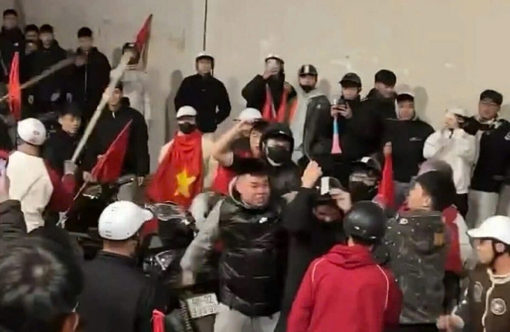 Tạm giữ nhóm thanh thiếu niên 'sàm sỡ' cô gái, đánh người ở hầm Kim Liên - Ảnh 2.