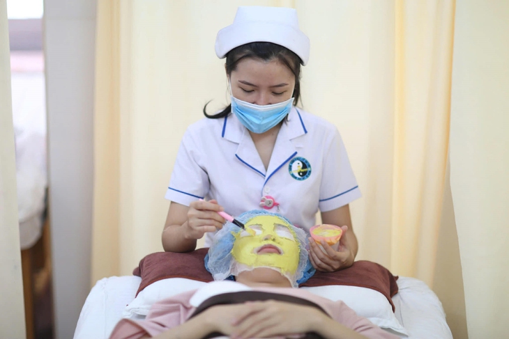 Chạy đua nhan sắc trước Tết - Ảnh 1. làm đẹp - Ảnh 1.