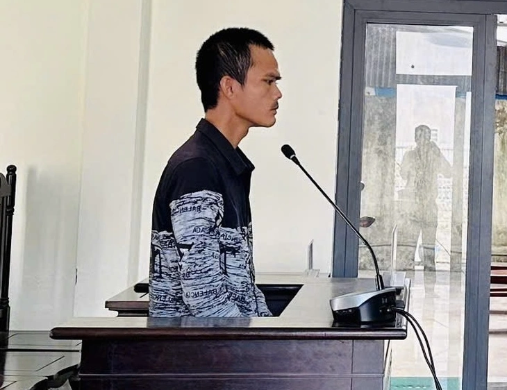 cầm dao - Ảnh 1.