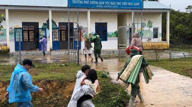 Qua mùa lũ nhưng loạt khu dân cư ở Đà Nẵng vẫn sụt trượt, chính quyền công bố tình huống khẩn - Ảnh 3.