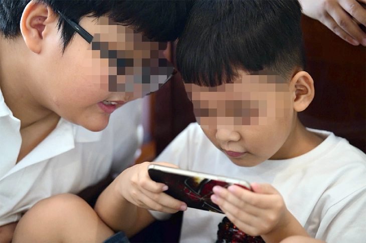 An toàn trực tuyến phải bắt đầu từ đồng hành với con - Ảnh 2. lên mạng - Ảnh 2.