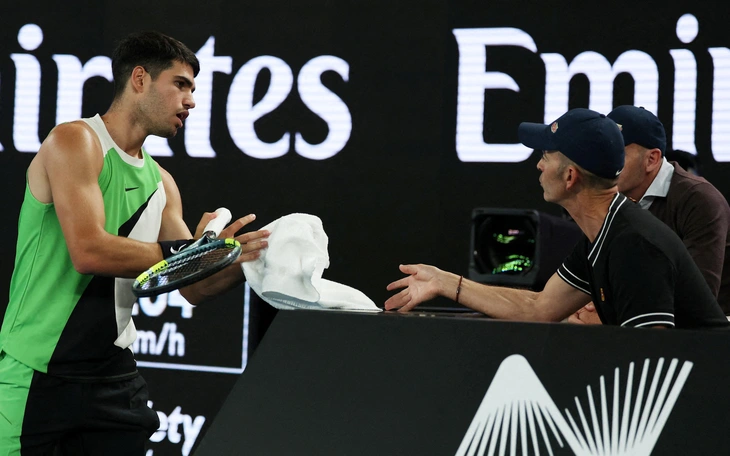 Suýt xách vali về nhà, may mắn níu Djokovic ở lại Úc mở rộng 2026 - Ảnh 2.