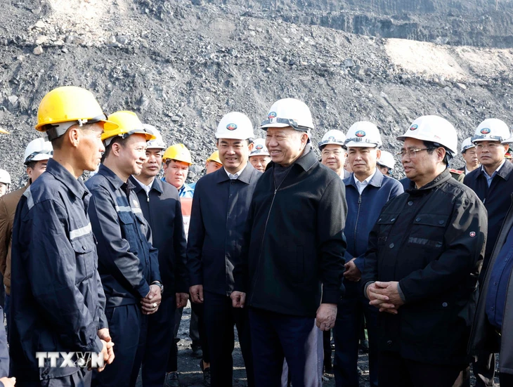 Tổng Bí thư Tô Lâm cùng Thủ tướng Phạm Minh Chính thăm công nhân ngành than - Ảnh 3.