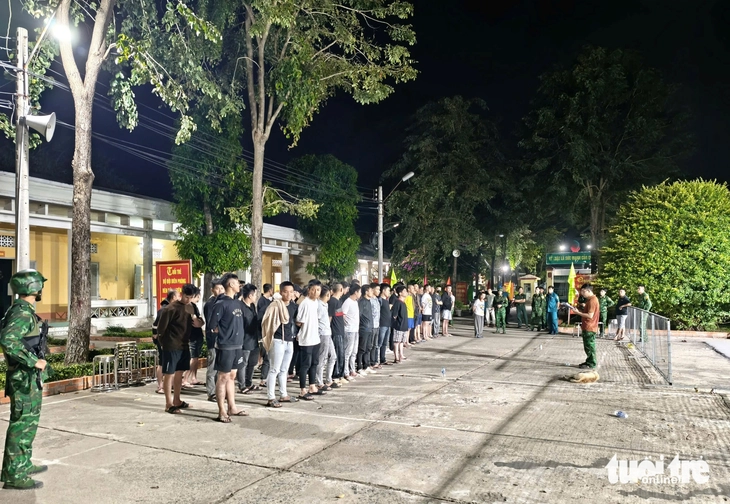 Trong 2 tuần, biên phòng bắt giữ, xử lý hơn 1.000 người xuất nhập cảnh trái phép - Ảnh 3.