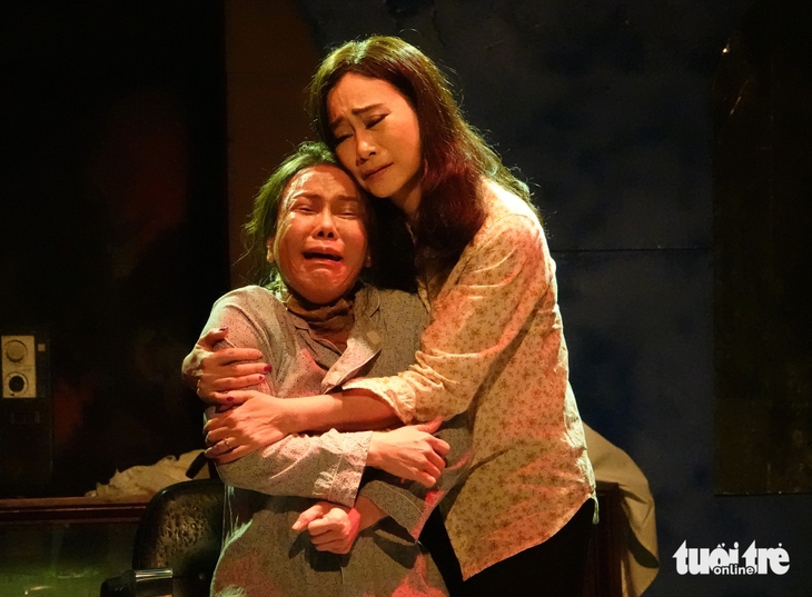 Việt Hương thấy áp lực vì Con gái chị Hằng quá nổi tiếng với nghệ sĩ Thanh Nga - Ảnh 1. Vở Con gái chị Hằng gắn với nghệ sĩ Thanh Nga, nên Việt Hương thấy áp lực - Ảnh 1.