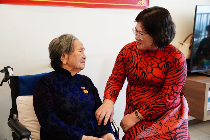 huy hiệu 80 năm tuổi Đảng - Ảnh 2.