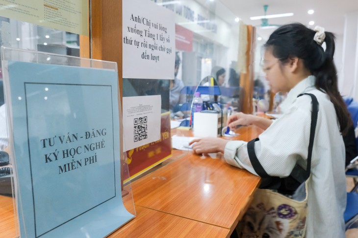 Ngoài trợ cấp thất nghiệp, người nghỉ việc còn được nhận nhiều khoản tiền khác - Ảnh 1.