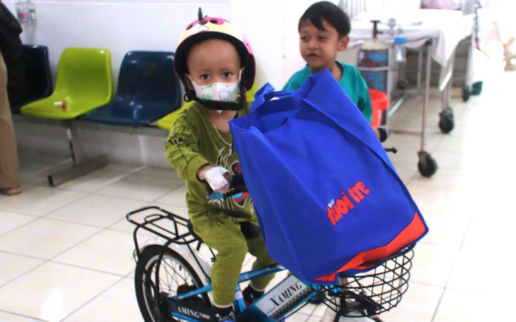 Bệnh nhân thích thú gói bánh tét, chụp ảnh, đón Tết sớm tại bệnh viện - Ảnh 14.