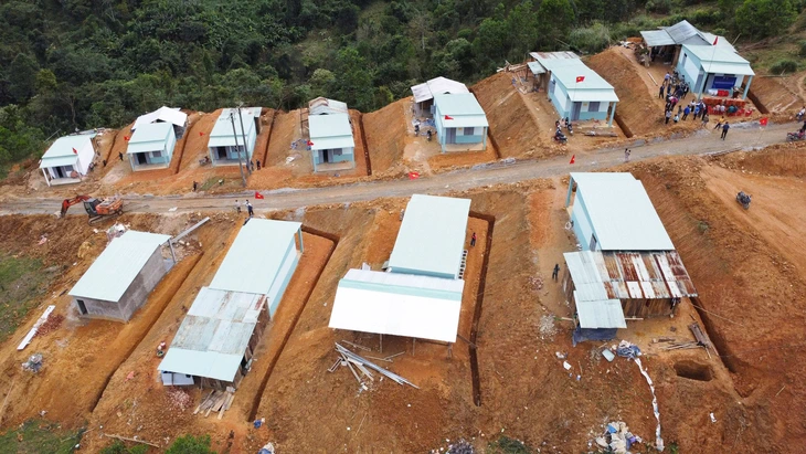 Niềm vui trong những ngôi nhà mới cận Tết - Ảnh 1. Chiến dịch Quang Trung - Ảnh 1.