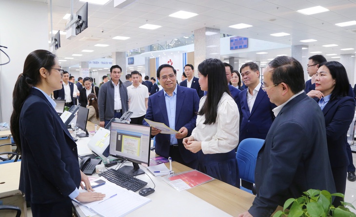 Thủ tướng thăm Trung tâm Phục vụ hành chính công tỉnh Quảng Ninh - Ảnh 3.