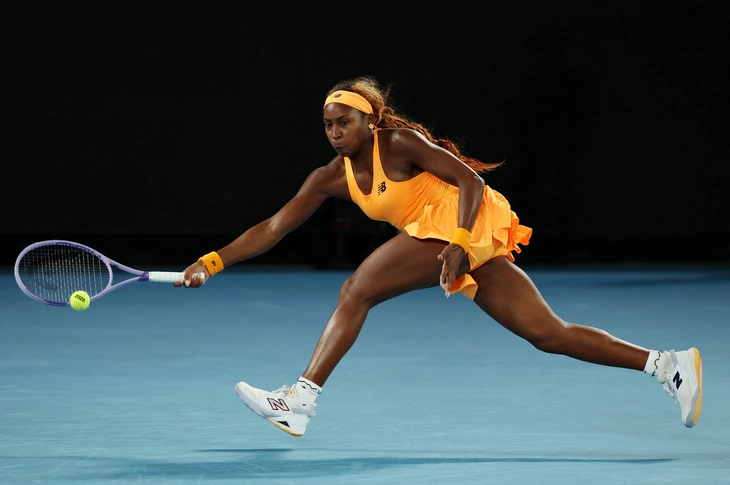 Video: Coco Gauff liên tục đập nát vợt sau trận thua tại Giải Úc mở rộng 2026 - Ảnh 1.